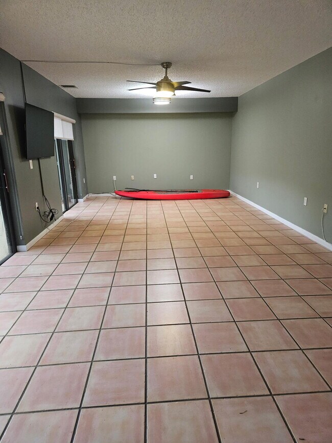 Building Photo - 1700 Embassy Dr