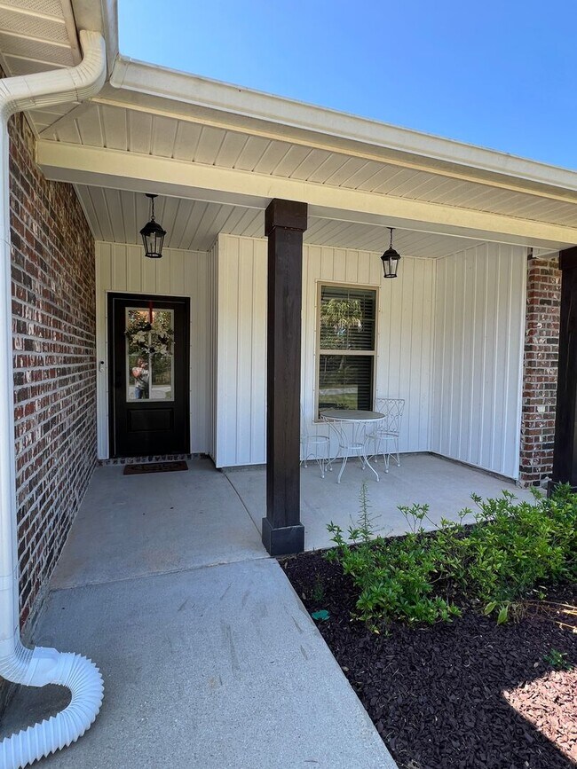Building Photo - Exceptional 4 Bedroom in Milton