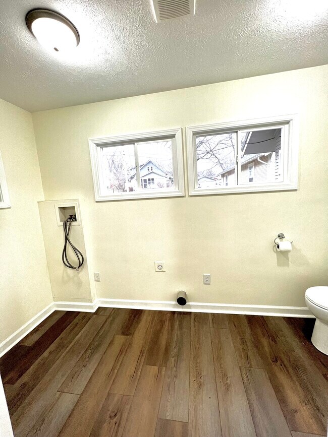 Building Photo - 211 Marian Ave