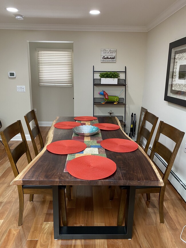 Dining area - 1400 Camp Ave