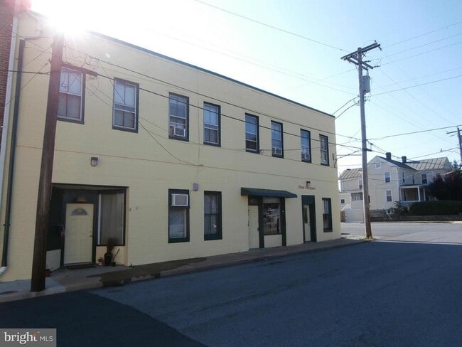 Primary Photo - 10 Blue Ridge Ave