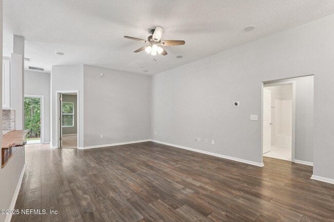 Building Photo - 562 S Aberdeenshire Dr