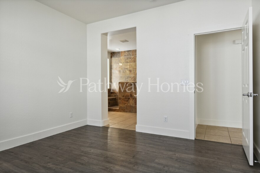 Building Photo - 20996 W White Rock Rd