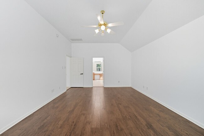 Building Photo - 13130 Yaupon Holly Ln
