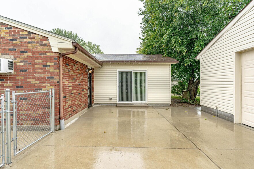 Building Photo - 9602 Shoshone way