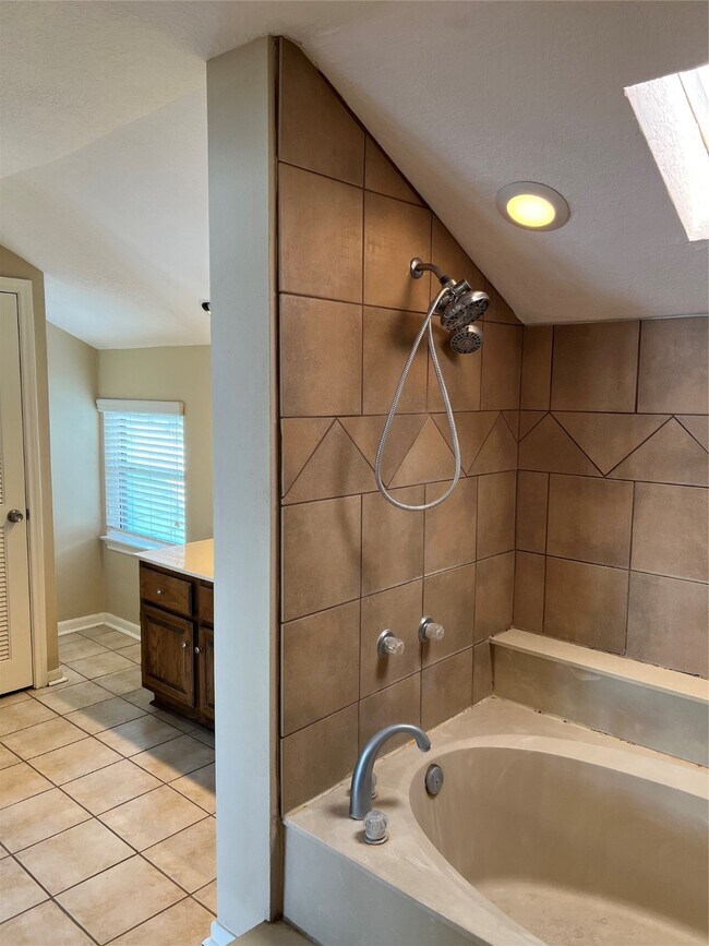 Building Photo - 7041 Kingston Cove Ln