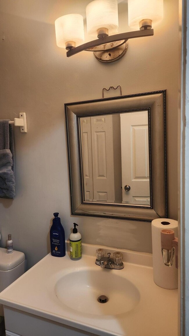 Building Photo - 2289 SE Seamist St