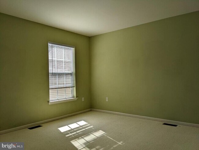 Building Photo - 252 Brinley Dr