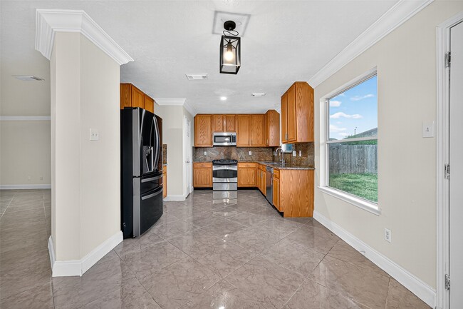 Building Photo - 2219 Mountshire Dr