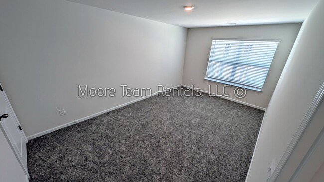 Building Photo - *** MOVE IN SPECTIAL *** Elegant New 3BR T...