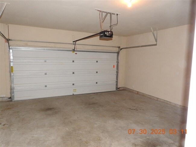 Building Photo - 3667 Raintree Village Dr