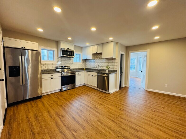 Building Photo - 49 Lawrence St