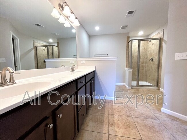 Building Photo - 912 Rose Way