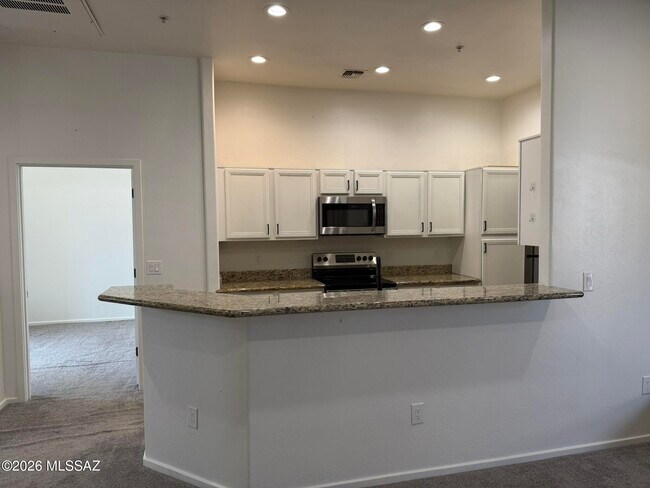 Building Photo - 2028 E River Rd