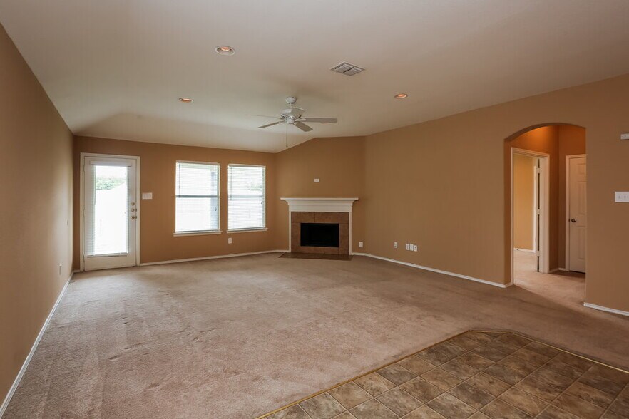 Building Photo - 1709 Heron Dr