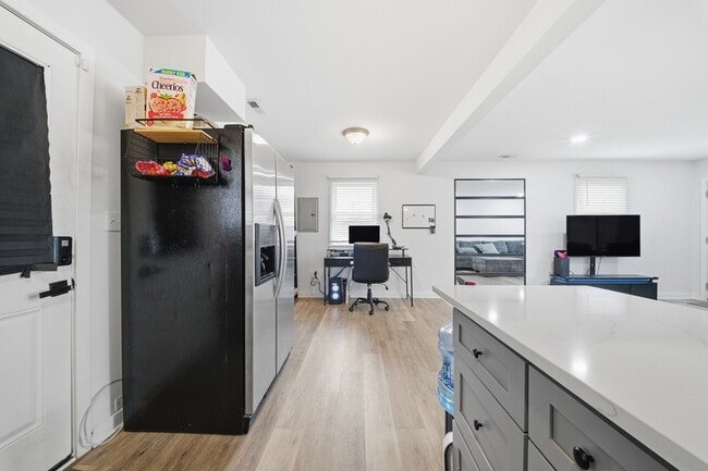 Building Photo - 913 Dandridge Dr