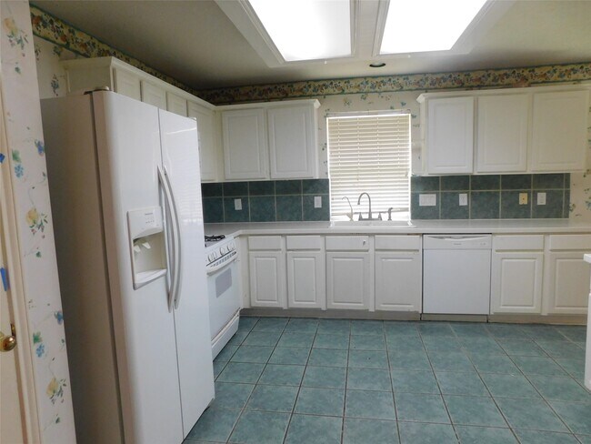 Building Photo - 3702 Heritage Colony Dr