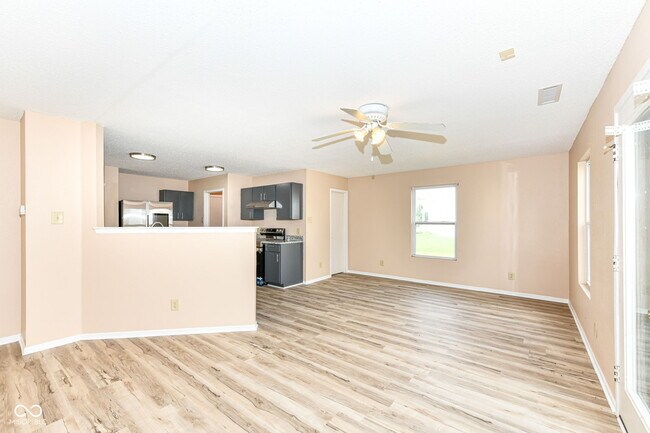 Building Photo - 1155 Redwood Dr