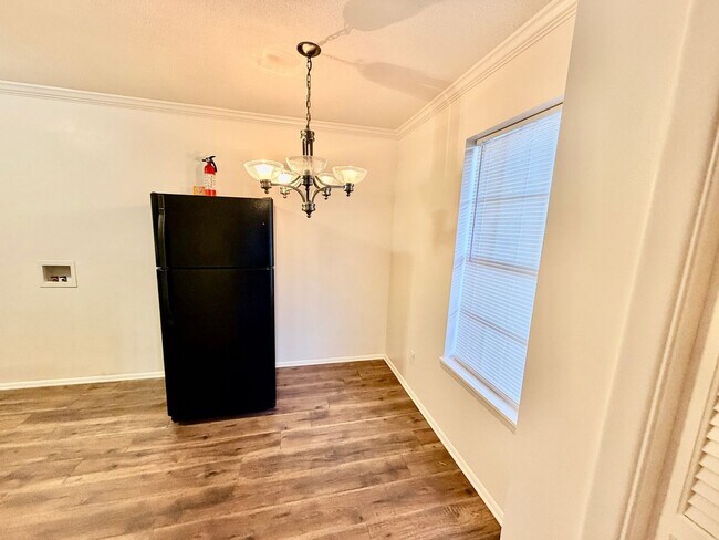 Building Photo - 3828 Country Club Rd