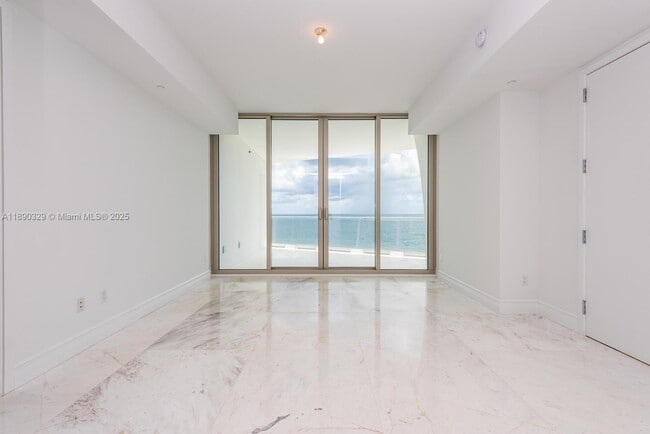Building Photo - 16901 Collins Ave