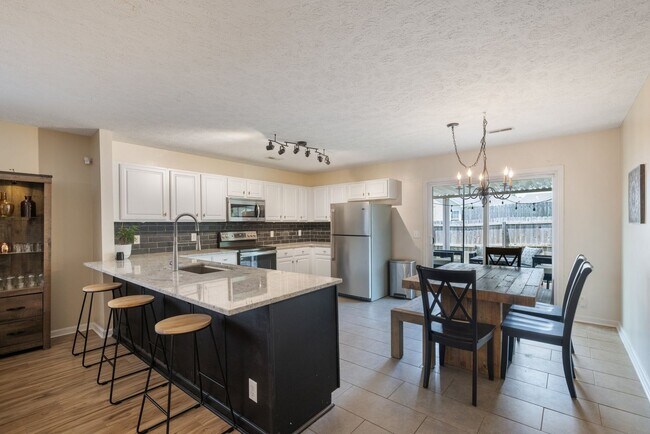 Building Photo - Single Family Home For Lease