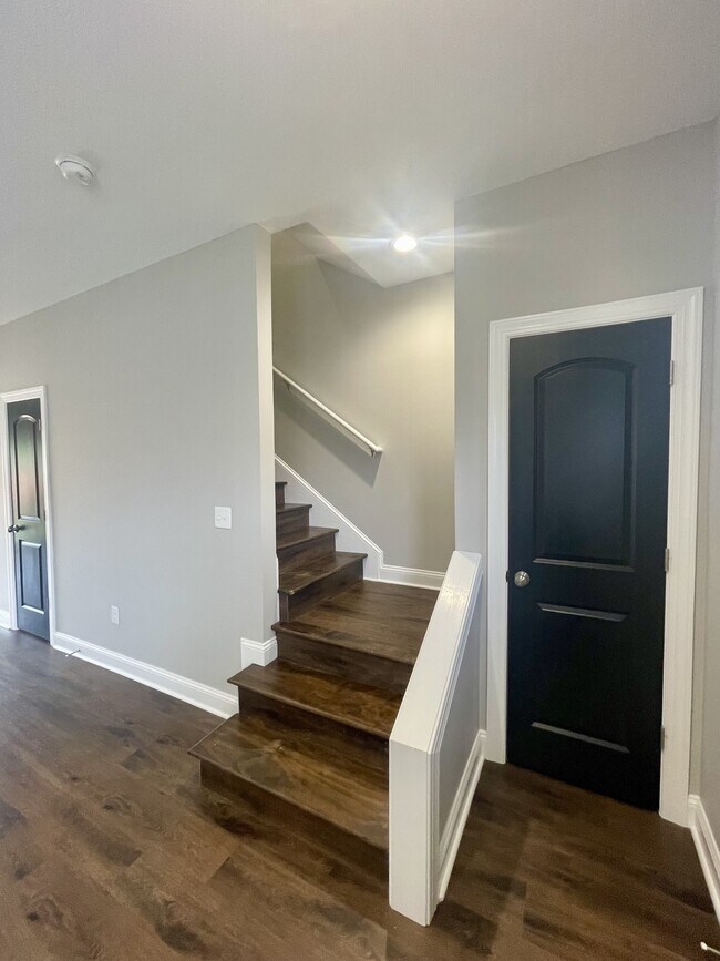 Building Photo - 1 Emanuel Ct