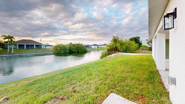 Building Photo - 2028 NE 6th Ave