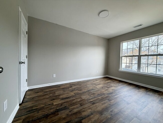 Building Photo - 3746 Glenwood Dr