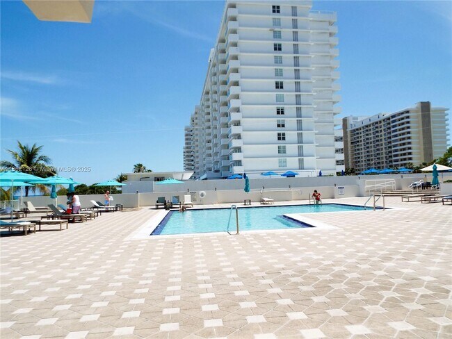Building Photo - 5701 Collins Ave