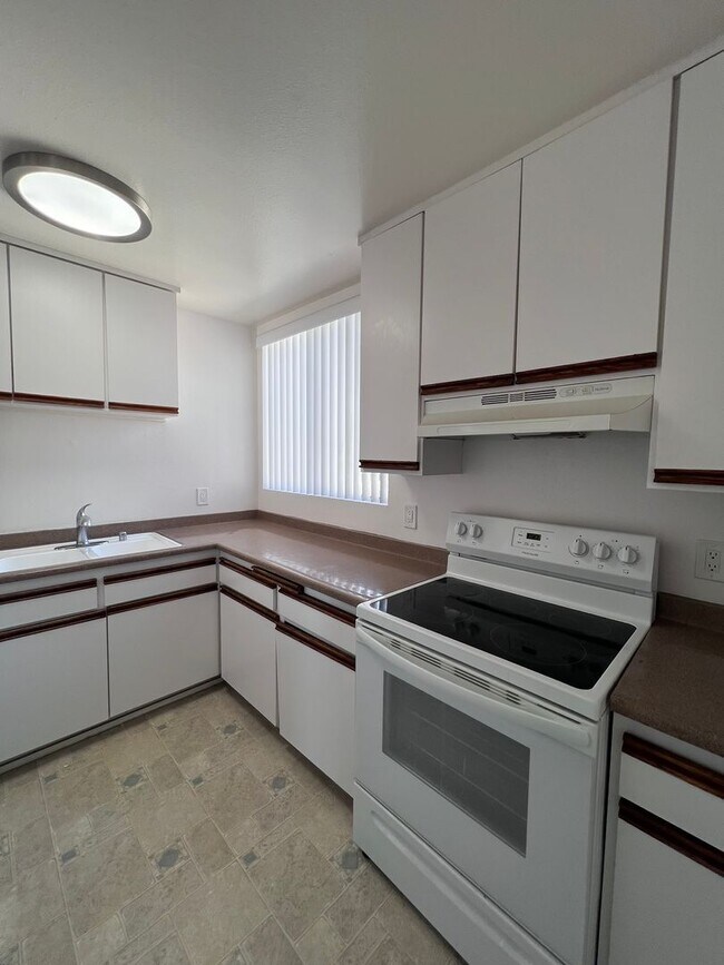 Building Photo - 1122 Eureka-14