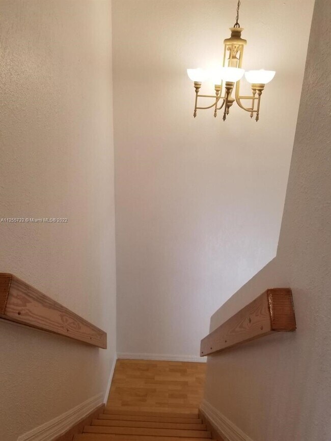 Building Photo - 6225 SW Kendale Lakes Cir