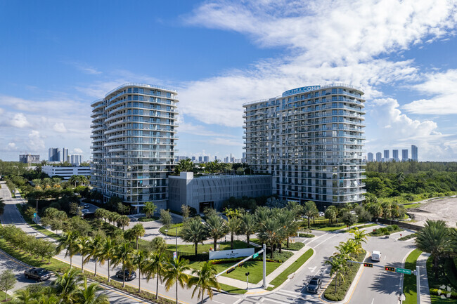 Building Photo - The Shoreline at Sole Mia