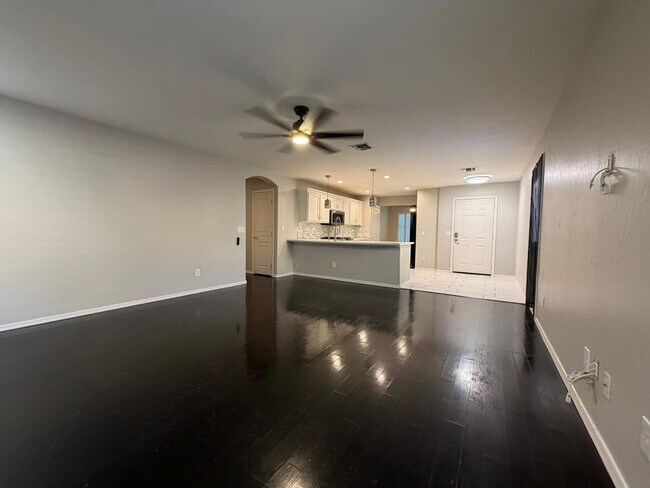 Building Photo - 1945 E Aloe Pl