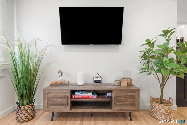 Building Photo - 1742 Boston Post Rd