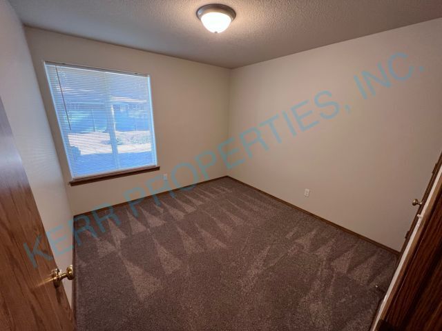 Building Photo - FREE RENT! Spacious & Modern 2-Bed, 2-Bath...