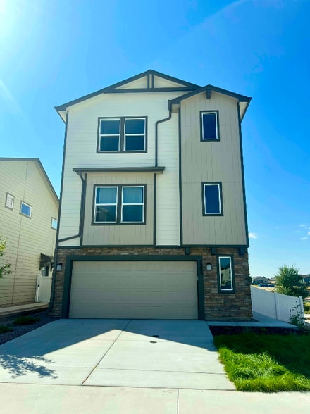 Building Photo - 5235 Aeroglide Lp