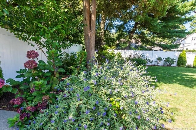 Building Photo - 303 Wakeman Rd