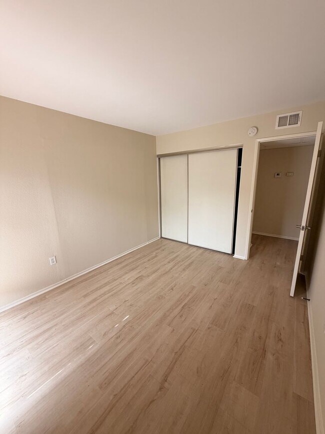 Building Photo - 2 Bed, 2 Bath Fullerton Condo For Rent w/ ...