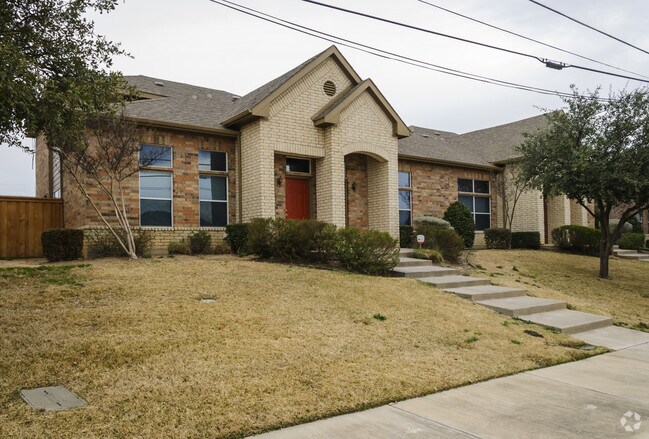 Building Photo - Kings Village Carriage Homes