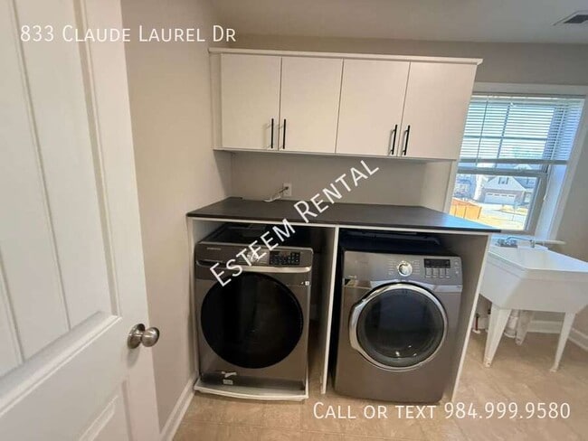 Building Photo - 833 Claude Laurel Dr