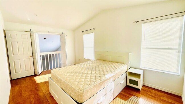 Building Photo - 3381 Hamlet Loop