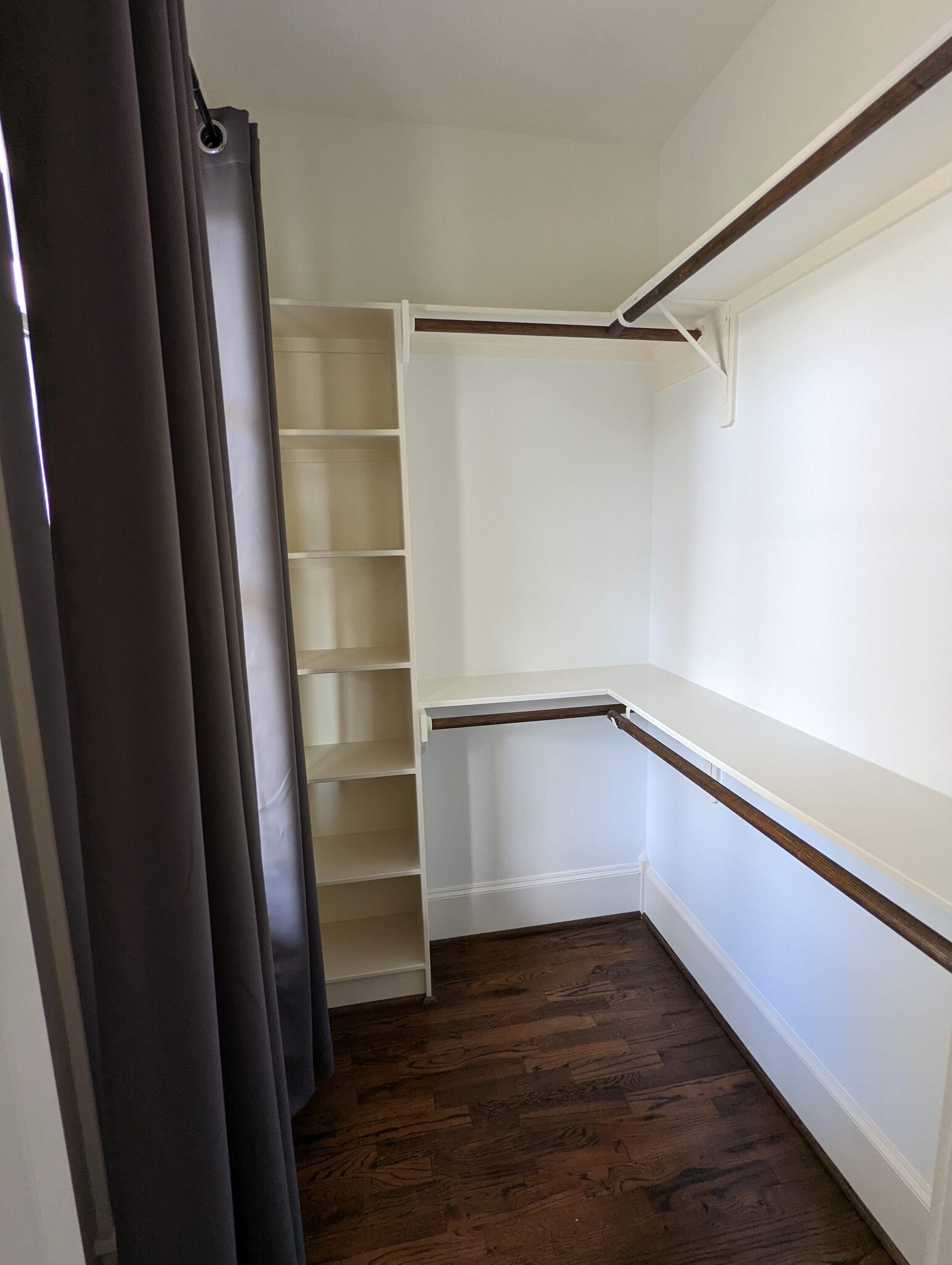 Building Photo - 722 E 29th St