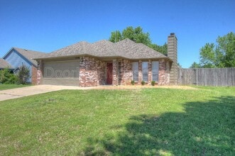 Building Photo - 2520 W Honolulu St