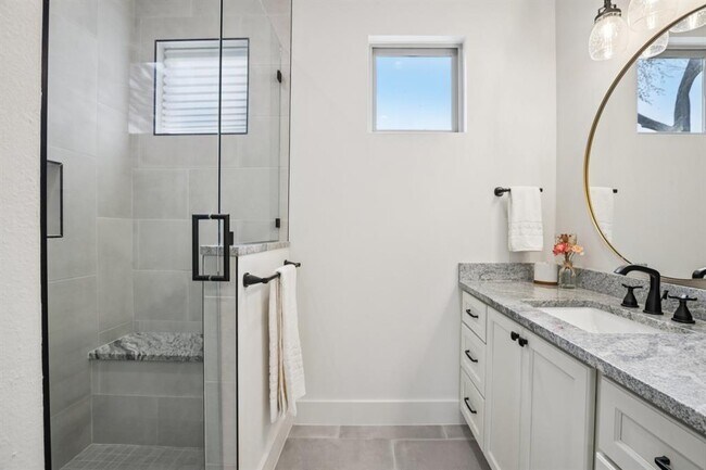 Building Photo - 6902 Northeast Dr