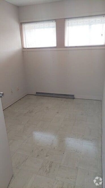 Building Photo - 1200 N Ventura Rd