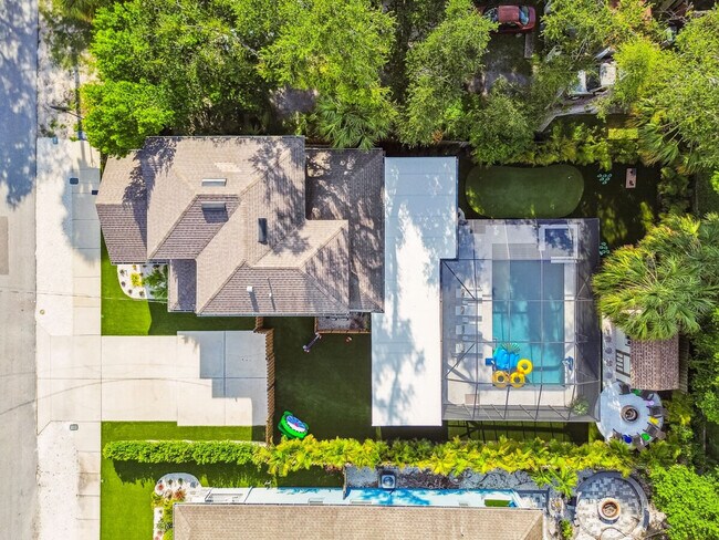 Building Photo - 109 W Hollywood St