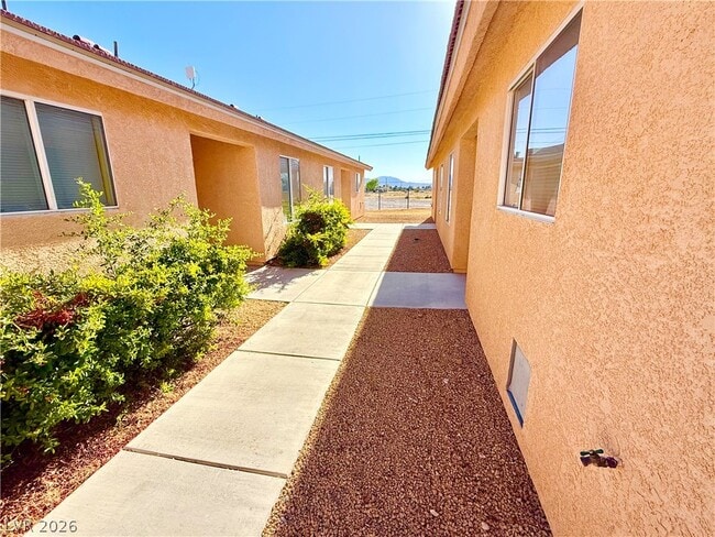 Building Photo - 1070 S Potro Ave