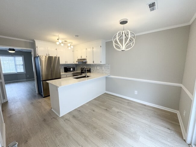 Building Photo - 3900-3AA4 Sterling Pointe Dr