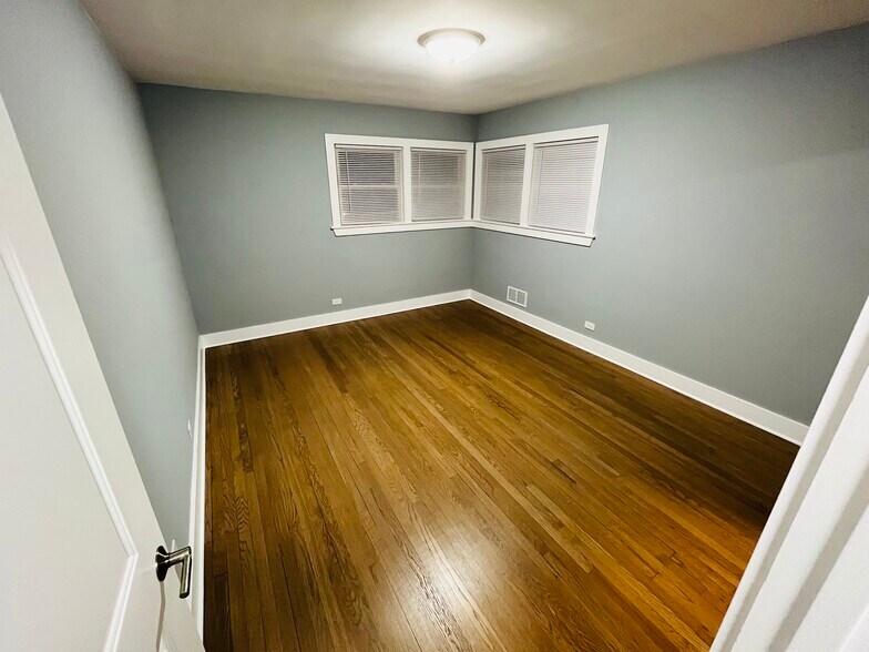 Building Photo - 8212 Kilpatrick Ave