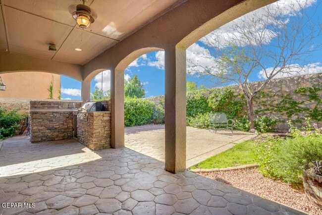 Building Photo - 7425 Gulf Creek Dr